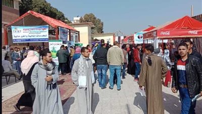 إقبال شبابي في ثاني أيام الملتقى التوظيفي بأسيوط.. صور