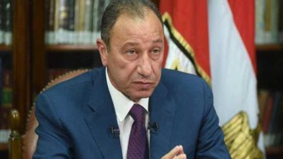 الخطيب والسفير المصري في الجزائر يطمئنان على معسكر الأهلي