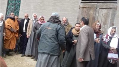 رئيس مركز طلخا يعزي أسرة شهيد 