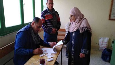 الأحوال الجوية تؤثر على نسبة الإقبال بانتخابات الإعادة في العريش