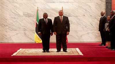 سفير مصر في مابوتو يدعو الرئيس الموزمبيقي لزيارة القاهرة