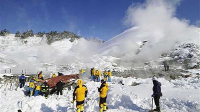 مقتل وفقدان 10 أشخاص في انهيار ثلجي بجبال الهيمالايا في كشمير الهندية