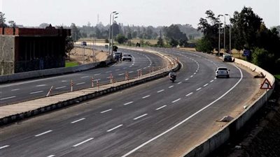 وزير النقل: تنفيذ طرق بطول 1000 كيلومتر بتكلفة 14 مليار جنيه