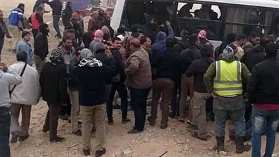 إصابة 20 عاملا إثر انقلاب أتوبيس بطريق السويس- العين السخنة