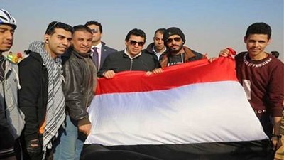 وزير الرياضة يقود ماراثون الدراجات للشباب العربي عند سفح الأهرامات