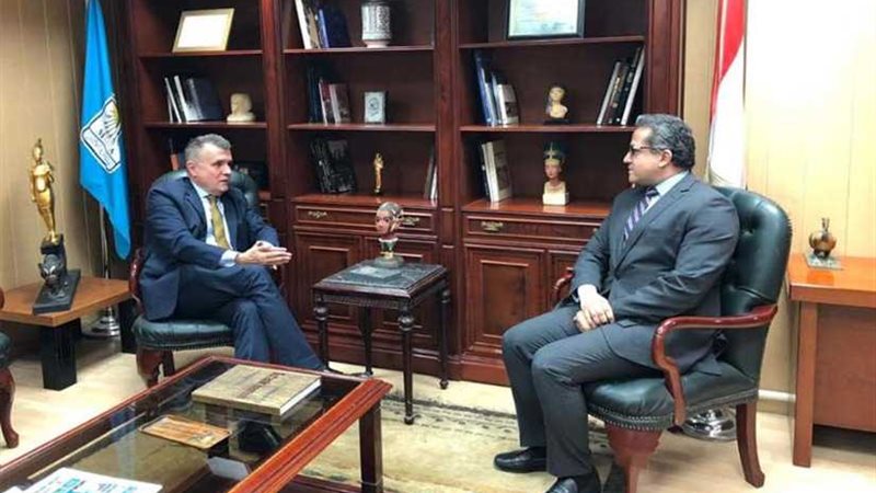 وزير الآثار يبحث