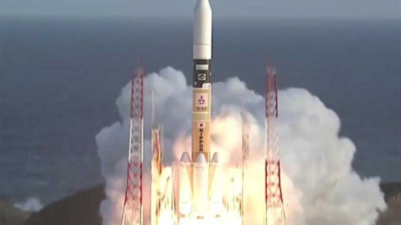اليابان تطلق صاروخاً