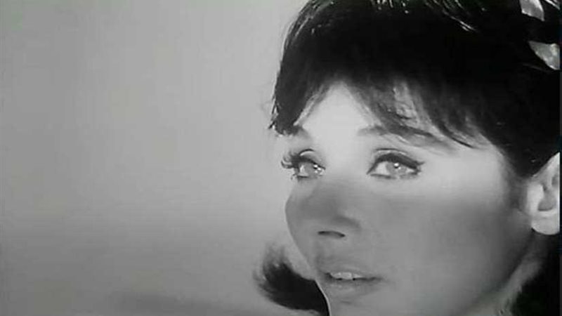 لبنى عبدالعزيز لـبوابة