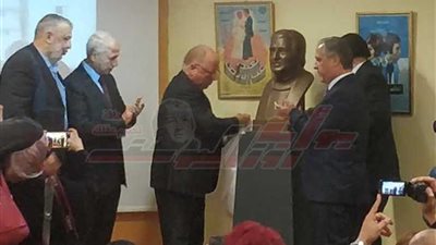 الكشف عن تمثال لـ