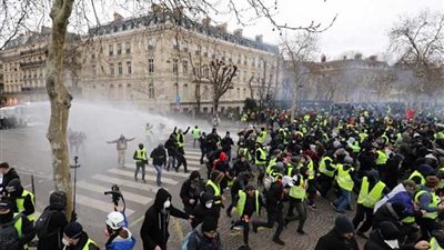فرنسا: إصابات في مواجهات بين الشرطة و 