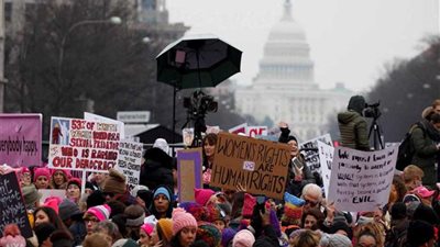 مسيرات النساء تجتاح شوارع المدن الأمريكية ضد ترامب