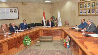 رئيس جامعة أسيوط يتابع استراتيجية تنفيذ معايير الجودة