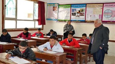 طلاب الشهادة الإعدادية يؤدون امتحان اليوم الأول في اللغة العربية والتربية الدينية بالبحيرة