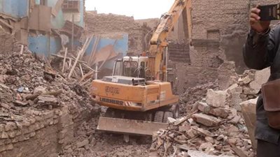 إزالة التعديات عن حرم أراضي منافع عامة آثار خارج أسوار قلعة صلاح الدين