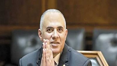 وزير الري يناقش مع قيادات الوزارة الأعمال الجاري تنفيذها