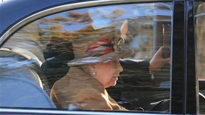 ملكة بريطانيا تلجأ للكنيسة بعد حادث زوجها وتحذير الشرطة