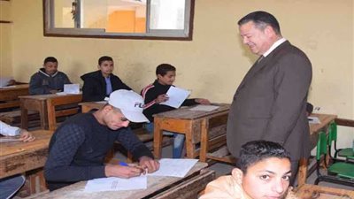 محافظ بني سويف يتابع سير امتحانات الإعدادية