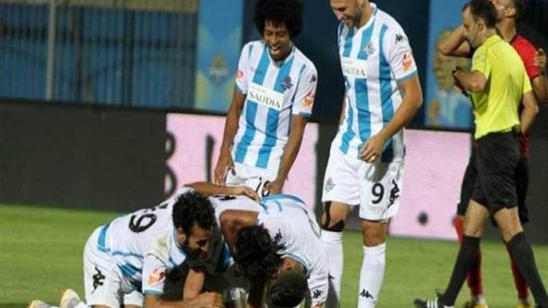 طاقم تحكيم إماراتي