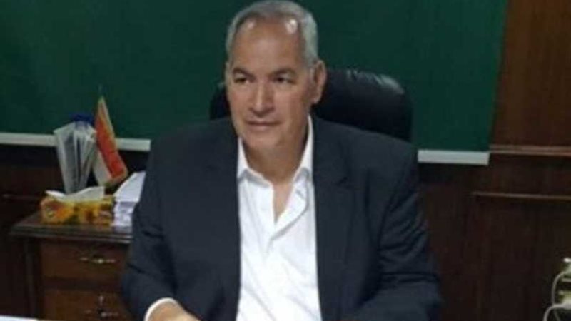 يلقي بزوجته الحامل