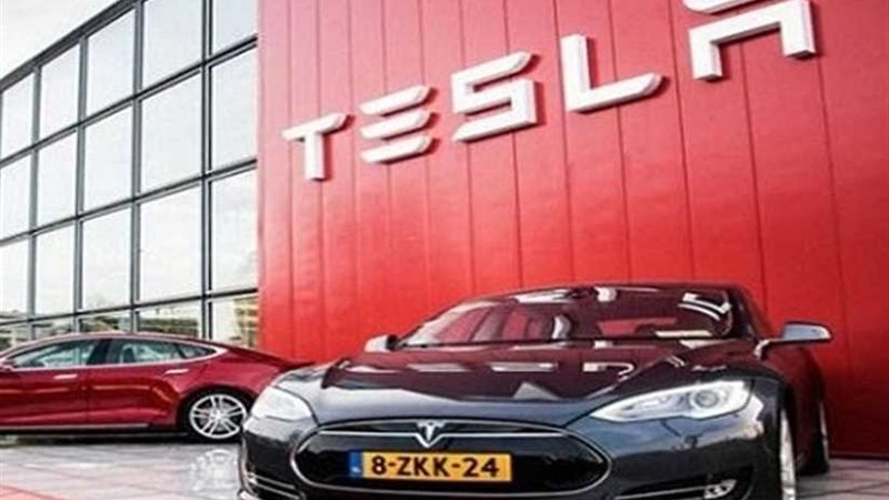 تسلا تستدعي 14 ألف