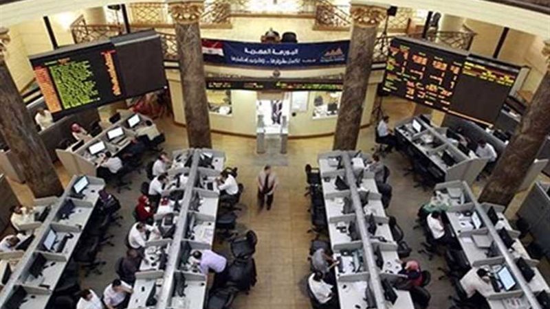 أداء متباين لمؤشرات