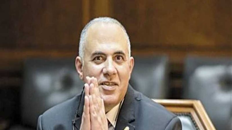 وزير الري يناقش مع