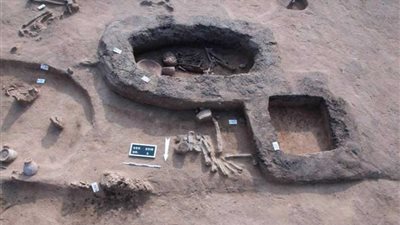 وزارة الآثار: العثور على مقابر ودفنات ترجع إلى عصور مختلفة بموقع كوم الخلجان