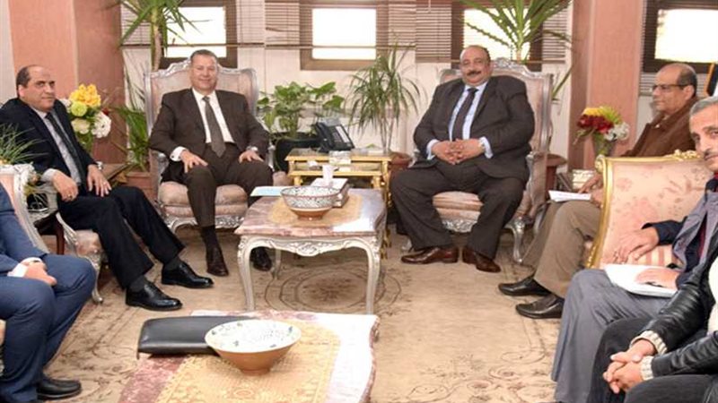 محافظ بني سويف يستقبل