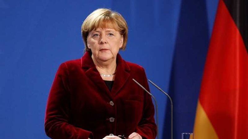 ميركل تعول على باريس