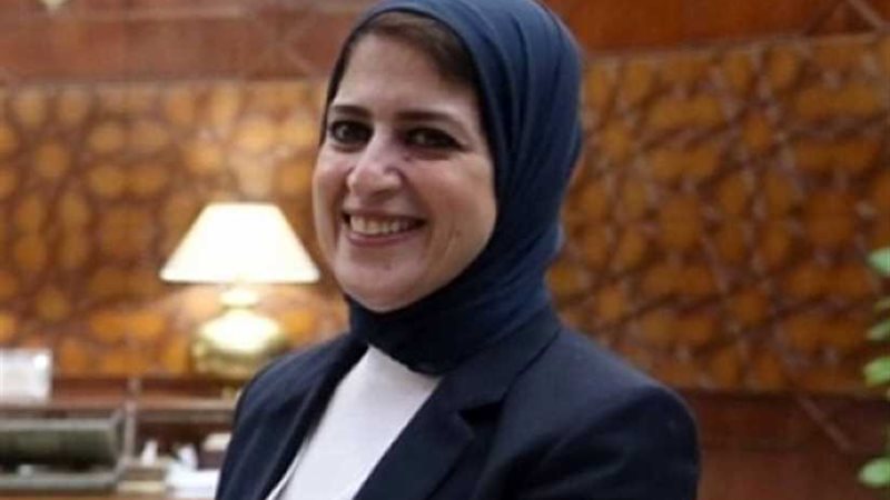 وزيرة الصحة تشيد
