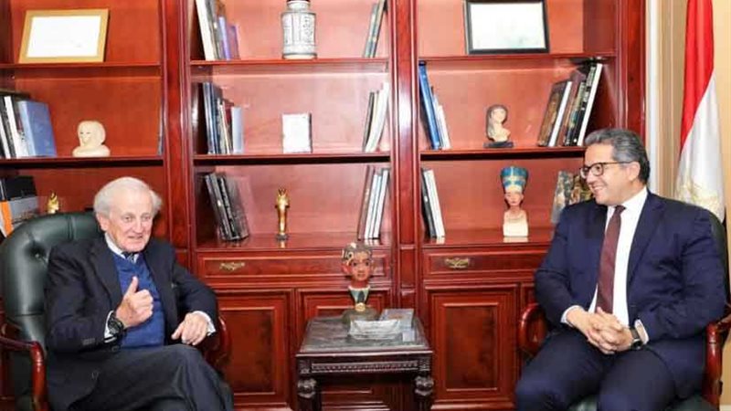 وزير الآثار يستقبل