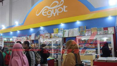 تنوع ثقافي دولي بأجنحة العرض الرئيسية بمعرض الكتاب -صور