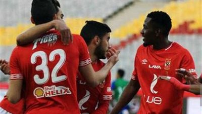 الأهلي يخطف هدفين من المقاصة في الشوط الأول