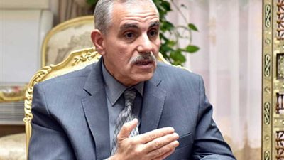 محافظ أسيوط يزور وكيل وزارة الصحة وأسرته إثر تعرضهم لوعكة صحية