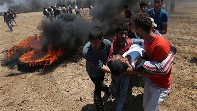 إصابة 13 فلسطينيا برصاص الاحتلال الإسرائيلي في قطاع غزة