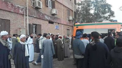 بالأسماء.. مصرع سيدة وإصابة 12 بالقوصية