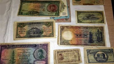 جمارك مطار القاهرة تحبط تهريب عملات أثرية نادرة..