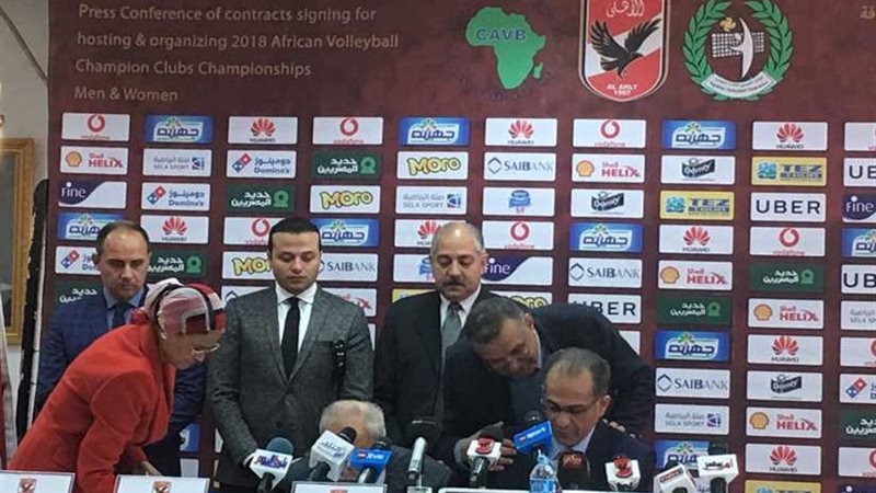 الأهلي يوقع عقود