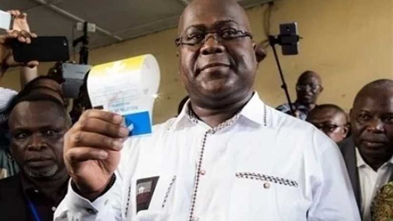 فيلكس تشيسيكيدي يؤدي