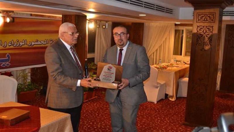 علماء مصر تكرم عددا