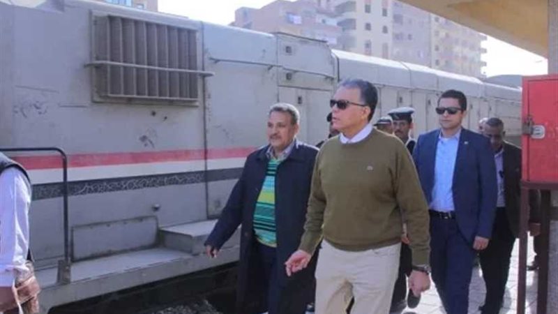 وزير النقل يتابع