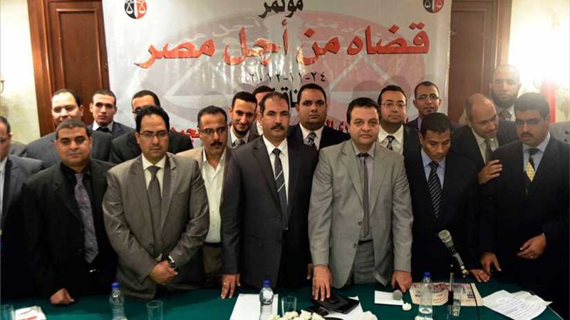 تيار الاستقلال عباءة