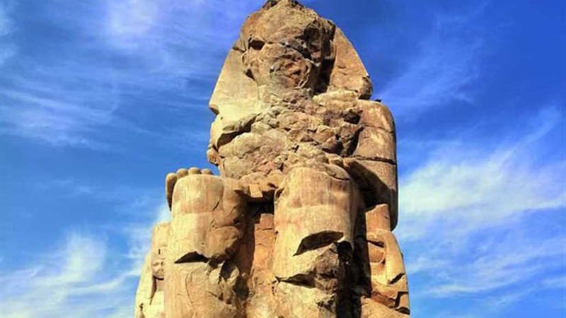 قصة تمثالي ممنون..