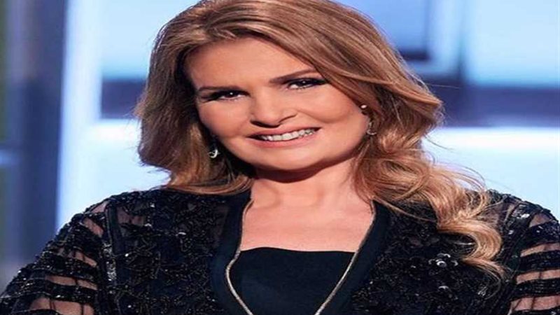 يسرا تفتتح حفل جوائز