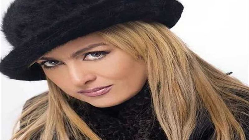 سيمون تشارك في افتتاح