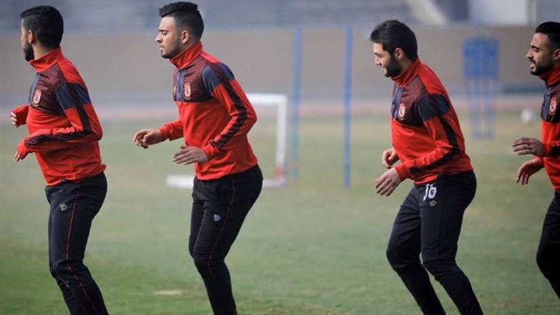 الأهلي يسعى للقمة