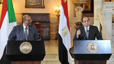 الرئيسان السيسي والبشير يؤكدان أهمية التوصل لاتفاق حول 
