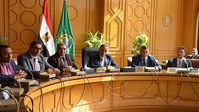 محافظ الإسماعيلية ووفد البنك الدولى يناقشون سبل دعم الاستثمار