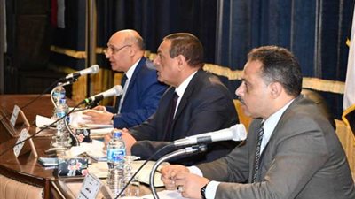 محافظ البحيرة: يحدد معايير لتقييم الأداء لرؤساء القرى والوحدات المحلية