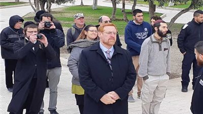 مستوطنون يقتحمون الأقصى وعضو كنيست يحتفي بزفافه في باحاته